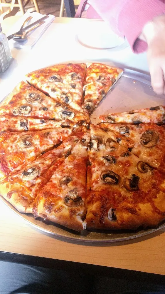 Large Mushrooms Pizza